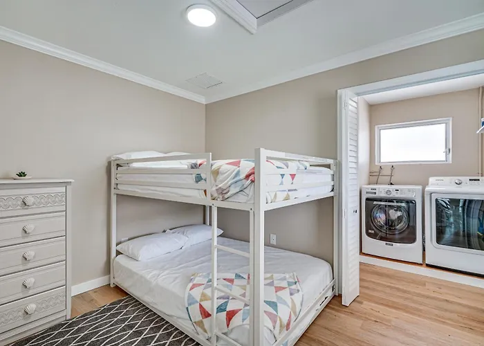 1 Block To Shore: Fort Myers Beach Retreat