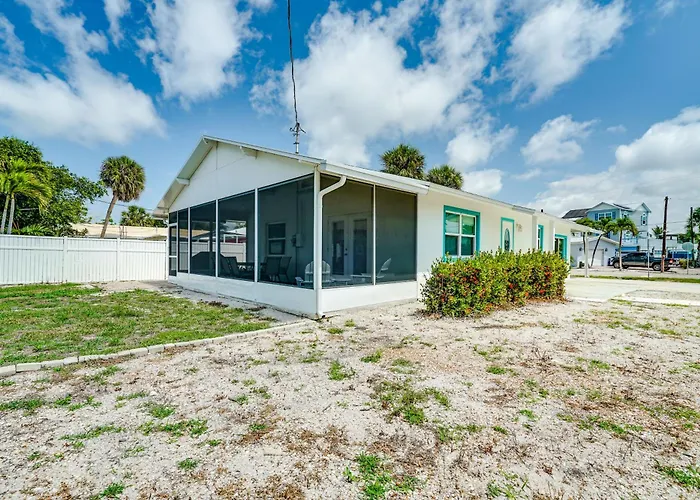 1 Block To Shore: Fort Myers Beach Retreat