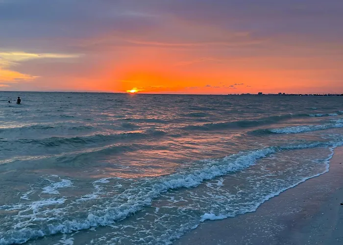 Luxury Beach Condo Located On The Bay In A Tropical Oasis!!!